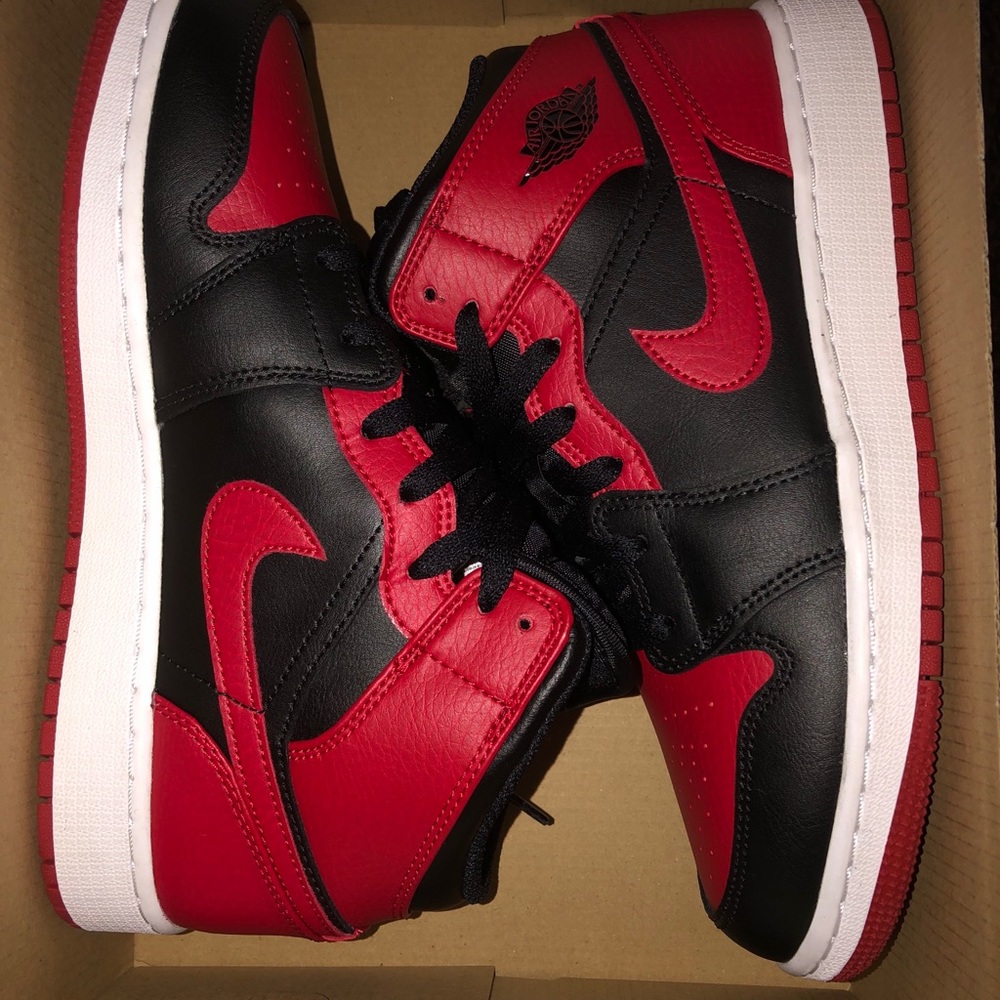 Jordan 1 mid black and red